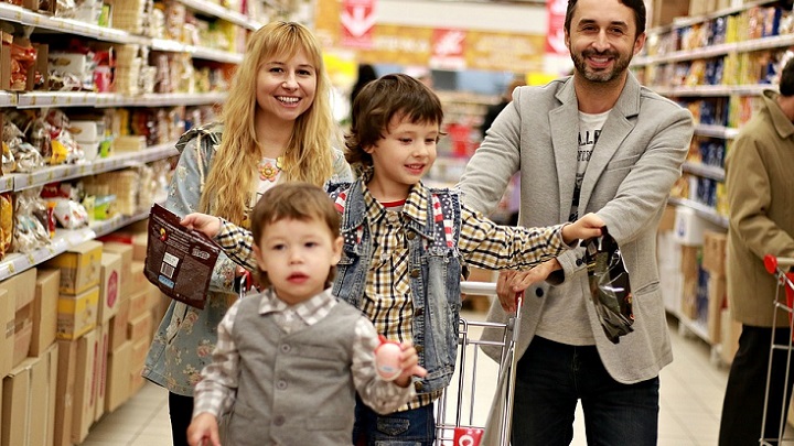 familia-en-supermercado