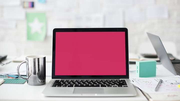 pantalla-rosa-de-ordenador