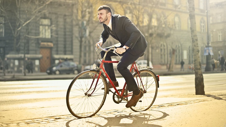 ejecutivo-en-bicicleta