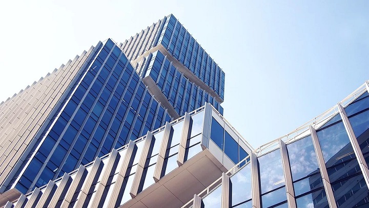 edificio-moderno-de-empresa