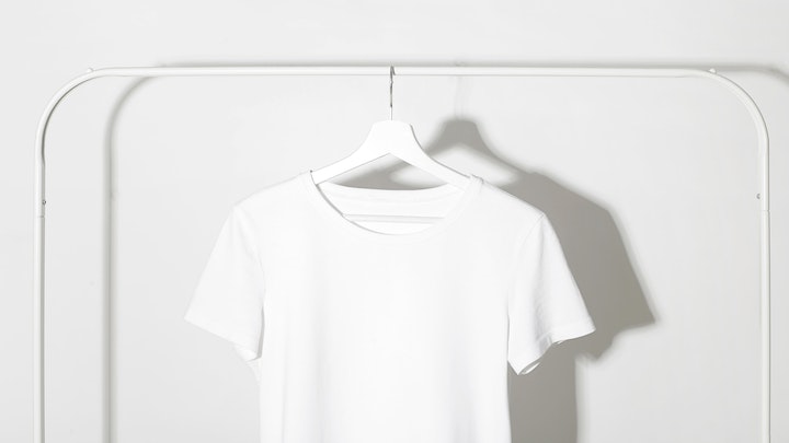 camiseta-de-color-blanco
