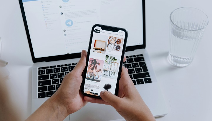 trabajando-con-un-smartphone